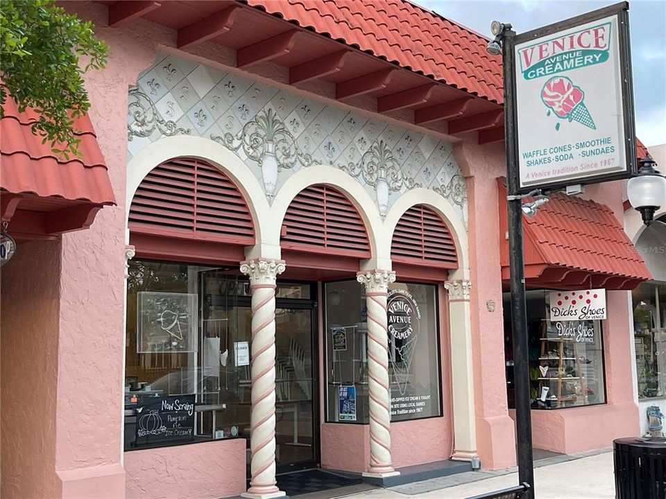 Active With Contract: $359,900 (2 beds, 2 baths, 2265 Square Feet)