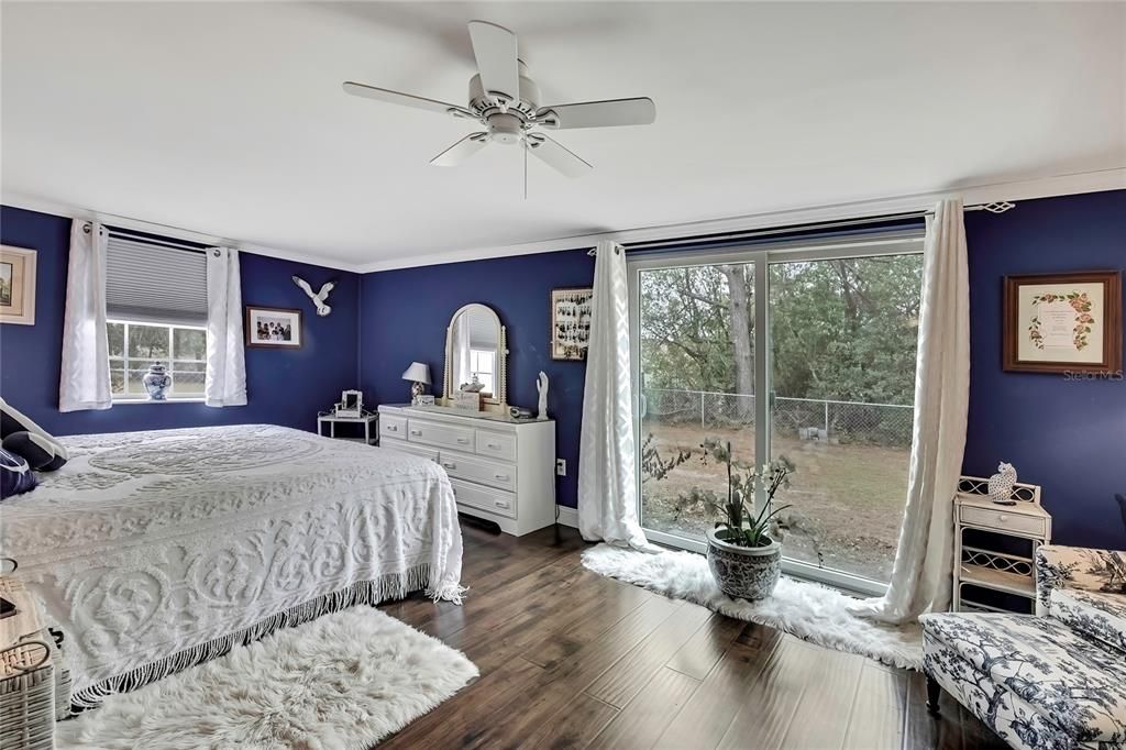For Sale: $399,900 (4 beds, 2 baths, 2137 Square Feet)