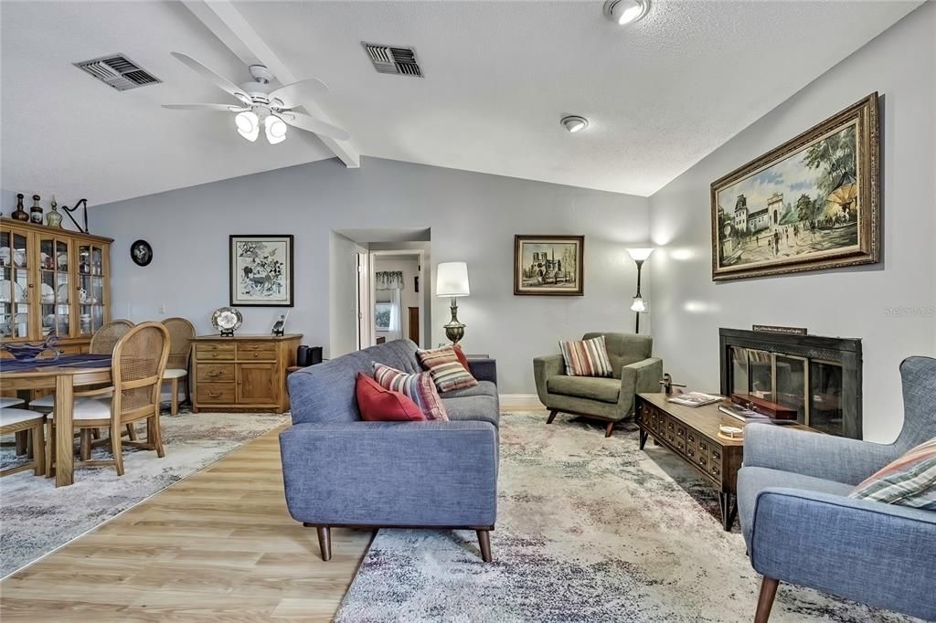 For Sale: $399,900 (4 beds, 2 baths, 2137 Square Feet)