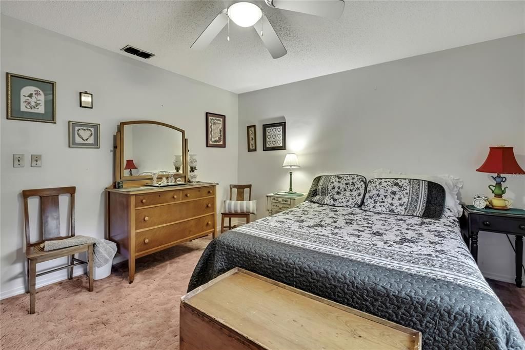 For Sale: $399,900 (4 beds, 2 baths, 2137 Square Feet)