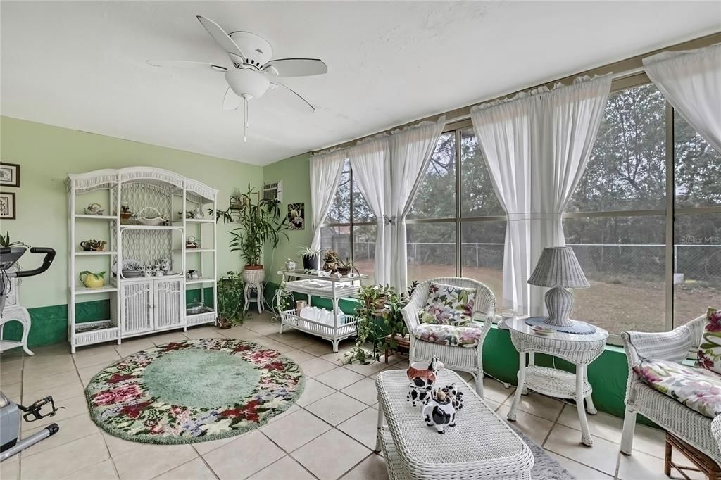 For Sale: $399,900 (4 beds, 2 baths, 2137 Square Feet)