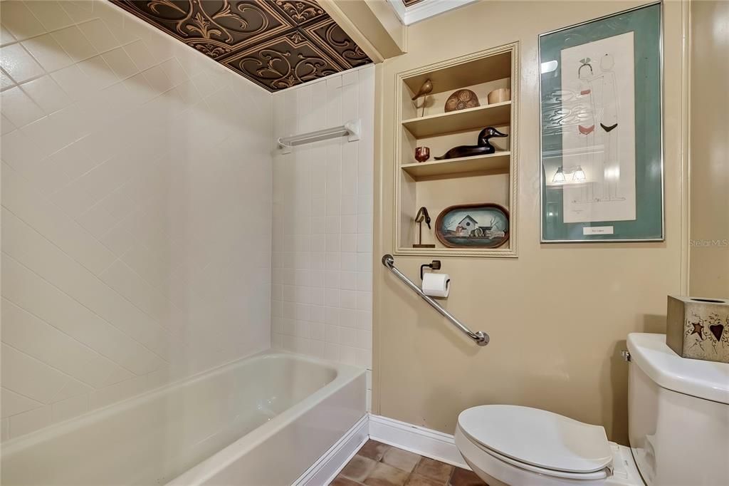 For Sale: $399,900 (4 beds, 2 baths, 2137 Square Feet)