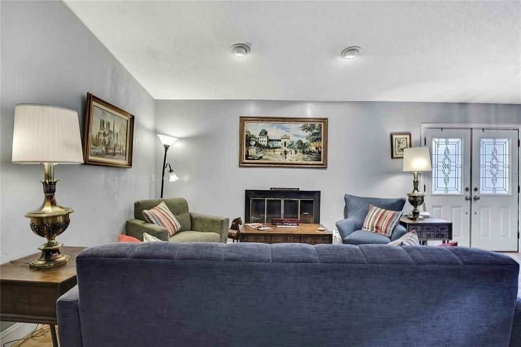 For Sale: $399,900 (4 beds, 2 baths, 2137 Square Feet)