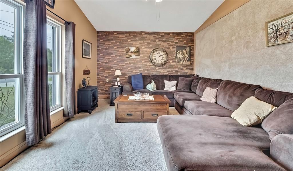 For Sale: $399,900 (4 beds, 2 baths, 2137 Square Feet)