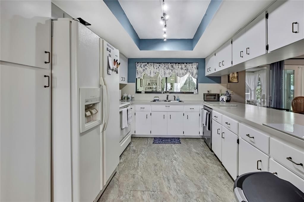 For Sale: $399,900 (4 beds, 2 baths, 2137 Square Feet)