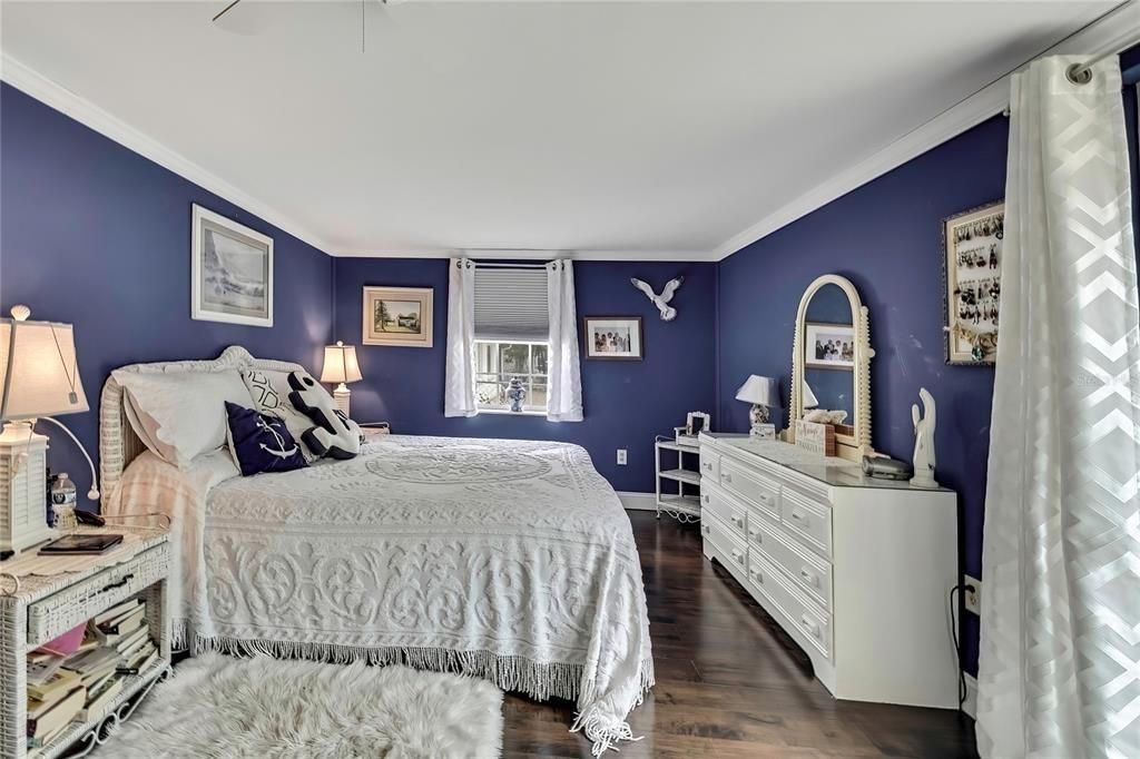 For Sale: $399,900 (4 beds, 2 baths, 2137 Square Feet)