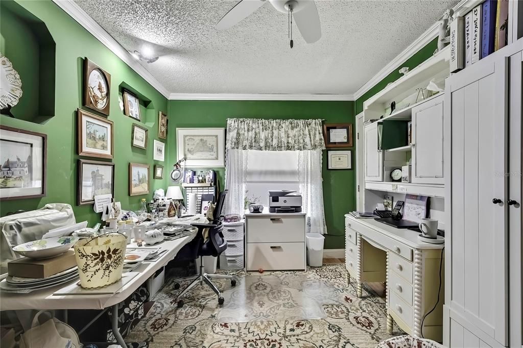For Sale: $399,900 (4 beds, 2 baths, 2137 Square Feet)