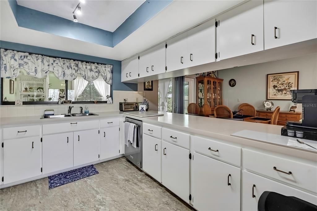 For Sale: $399,900 (4 beds, 2 baths, 2137 Square Feet)