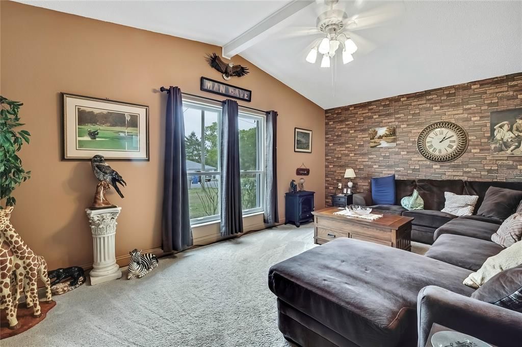 For Sale: $399,900 (4 beds, 2 baths, 2137 Square Feet)