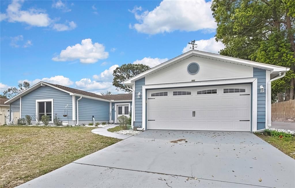 For Sale: $399,900 (4 beds, 2 baths, 2137 Square Feet)