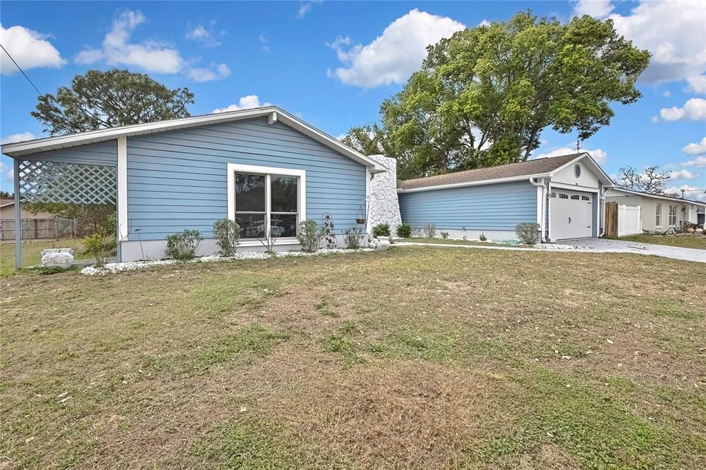 For Sale: $399,900 (4 beds, 2 baths, 2137 Square Feet)