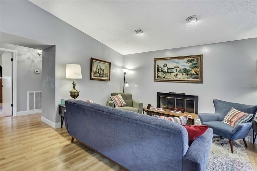 For Sale: $399,900 (4 beds, 2 baths, 2137 Square Feet)