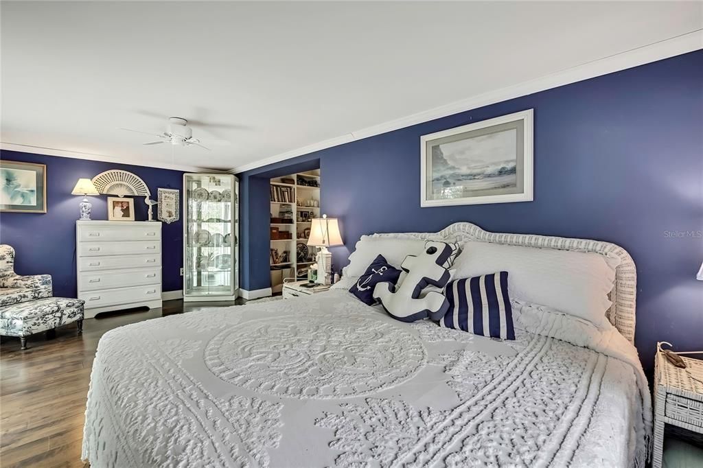 For Sale: $399,900 (4 beds, 2 baths, 2137 Square Feet)