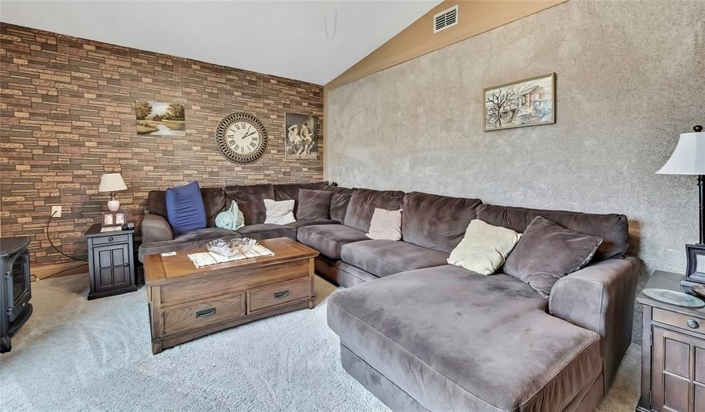 For Sale: $399,900 (4 beds, 2 baths, 2137 Square Feet)