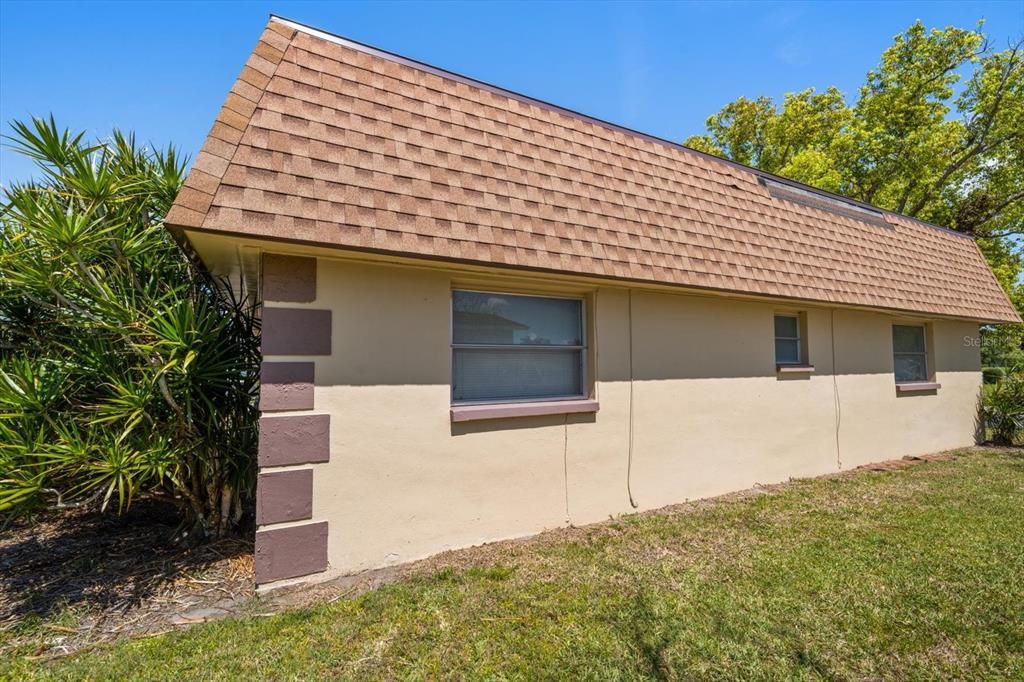For Sale: $130,000 (2 beds, 2 baths, 1109 Square Feet)