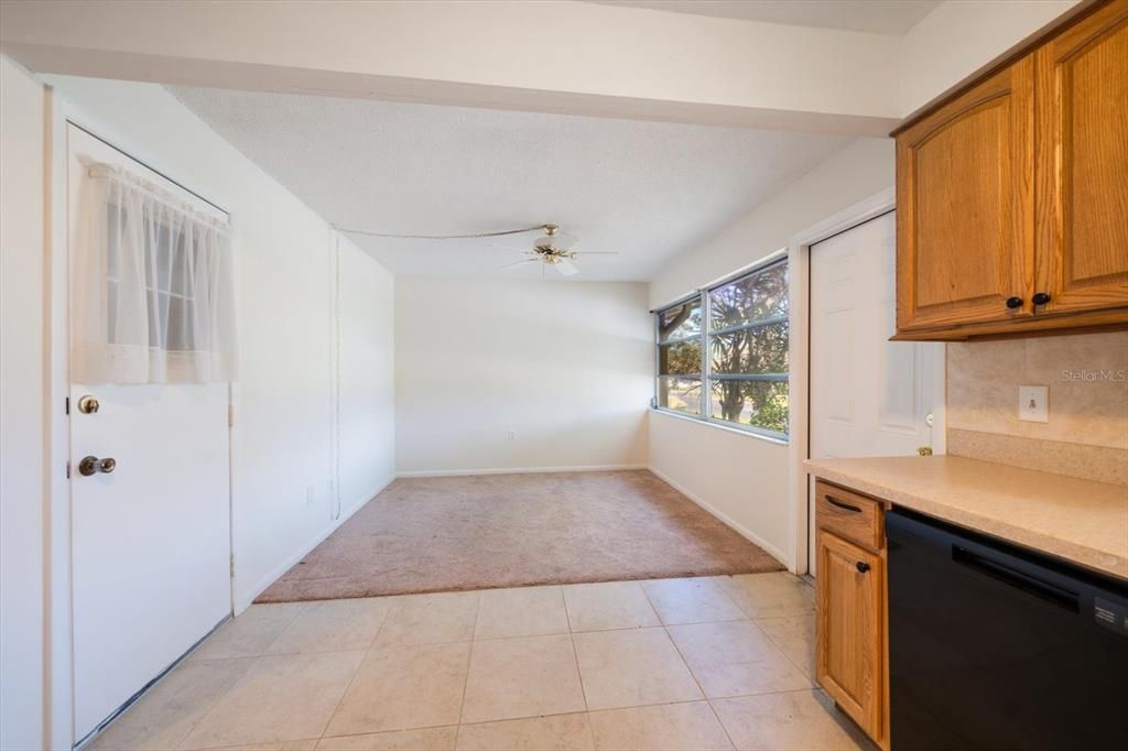 For Sale: $130,000 (2 beds, 2 baths, 1109 Square Feet)