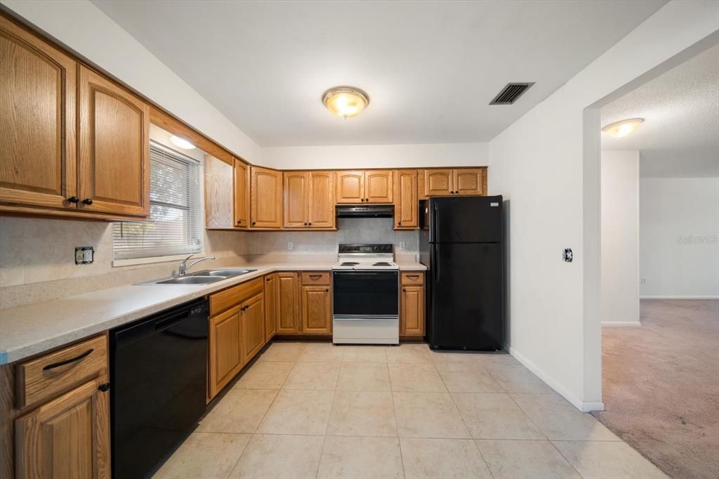 For Sale: $130,000 (2 beds, 2 baths, 1109 Square Feet)