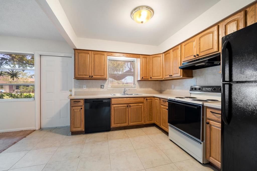 For Sale: $130,000 (2 beds, 2 baths, 1109 Square Feet)