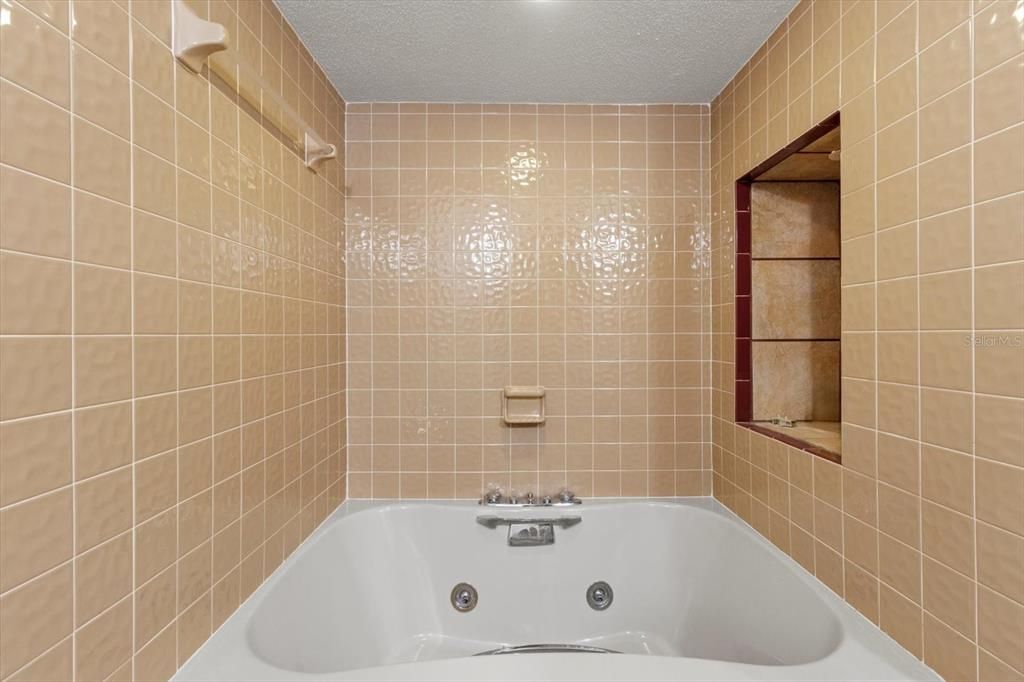 For Sale: $350,000 (3 beds, 2 baths, 1896 Square Feet)