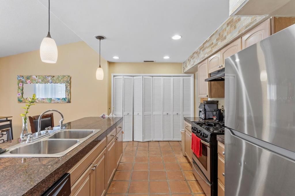 For Sale: $350,000 (3 beds, 2 baths, 1896 Square Feet)
