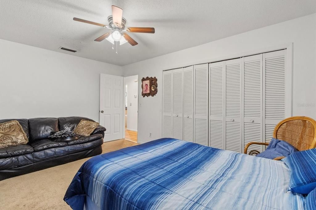 For Sale: $350,000 (3 beds, 2 baths, 1896 Square Feet)