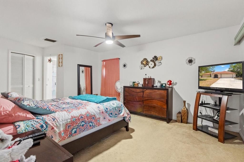 For Sale: $350,000 (3 beds, 2 baths, 1896 Square Feet)