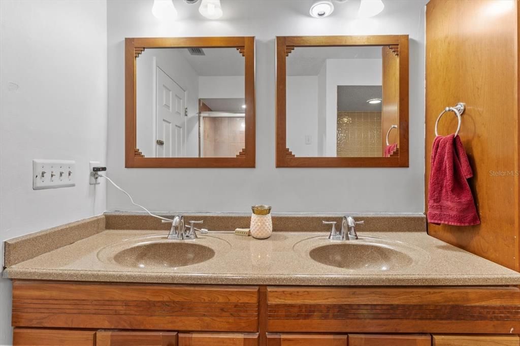 For Sale: $350,000 (3 beds, 2 baths, 1896 Square Feet)