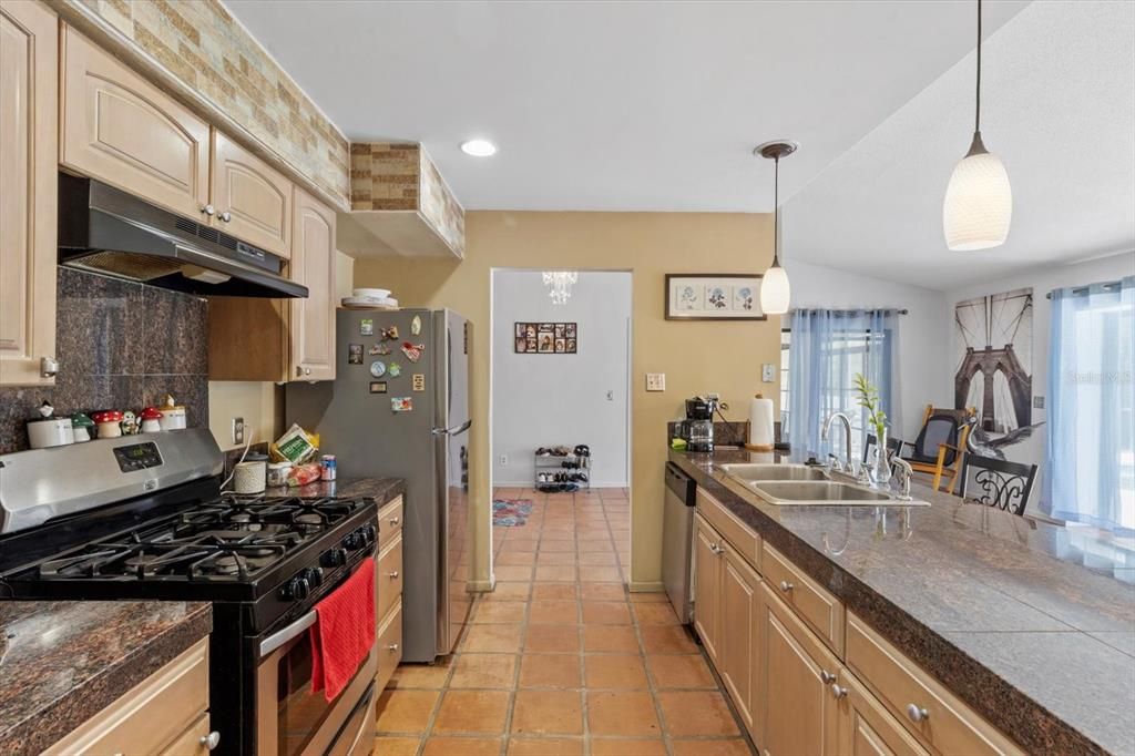 For Sale: $350,000 (3 beds, 2 baths, 1896 Square Feet)