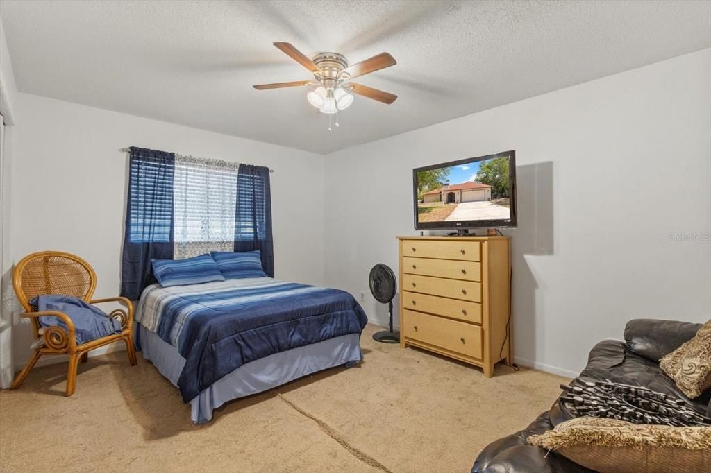 For Sale: $350,000 (3 beds, 2 baths, 1896 Square Feet)