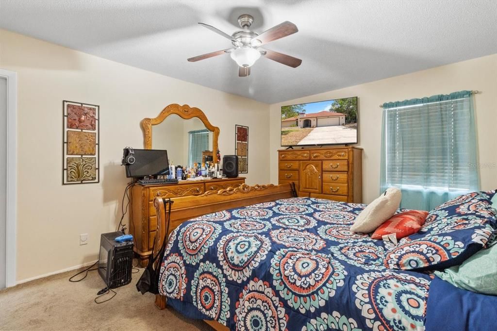 For Sale: $350,000 (3 beds, 2 baths, 1896 Square Feet)