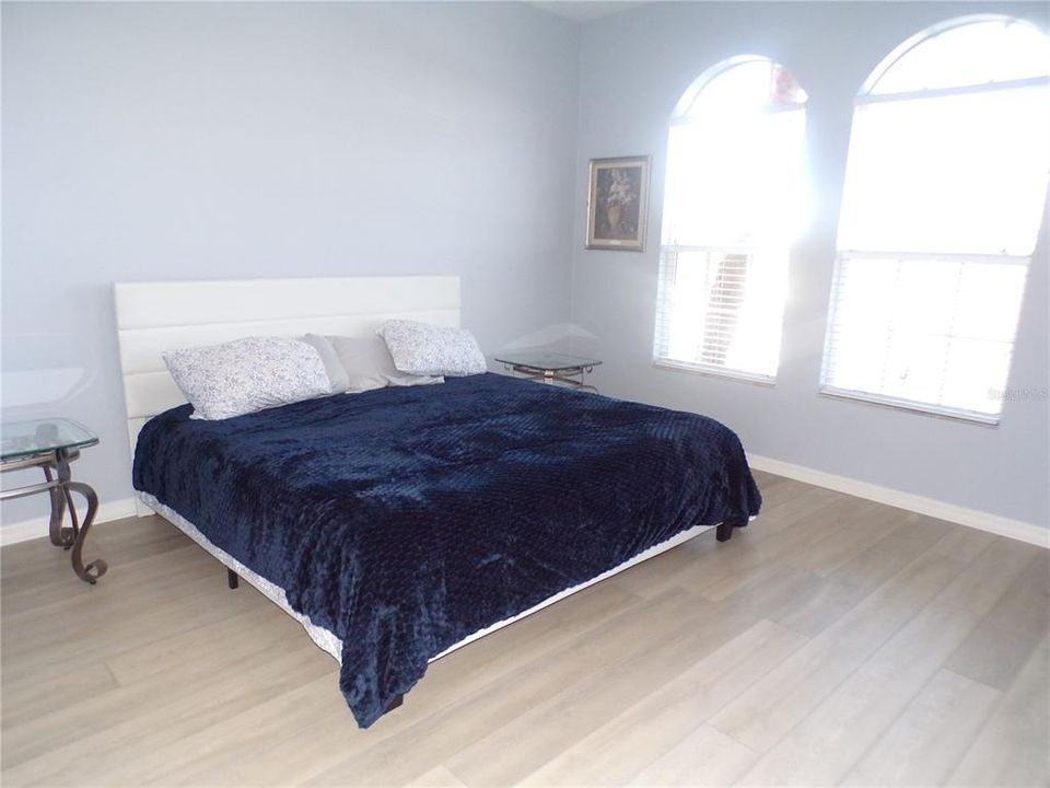 出租: $3,200 (3 贝兹, 2 浴室, 1596 平方英尺)