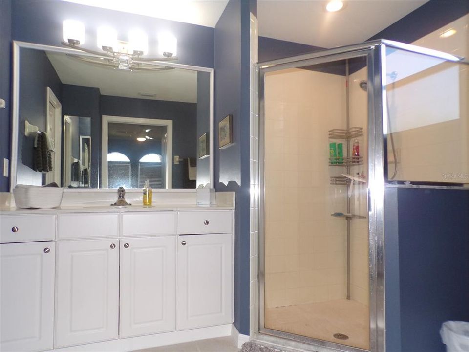 出租: $3,200 (3 贝兹, 2 浴室, 1596 平方英尺)