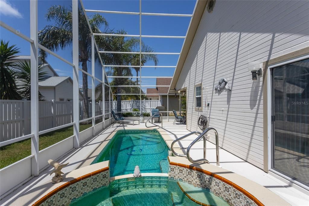 For Sale: $421,500 (2 beds, 2 baths, 1006 Square Feet)