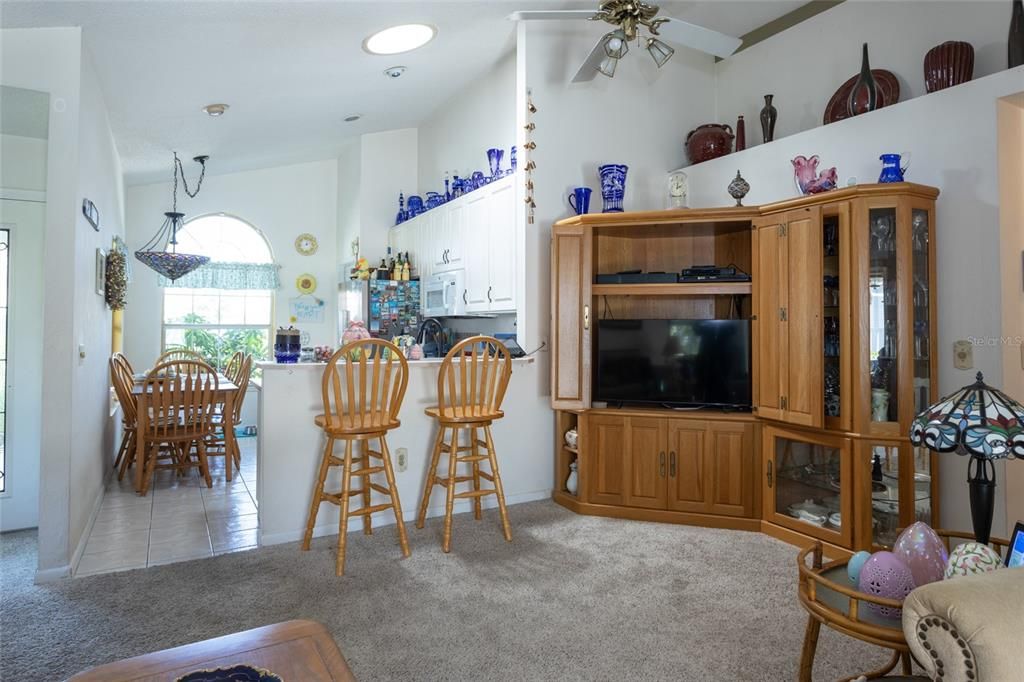 For Sale: $421,500 (2 beds, 2 baths, 1006 Square Feet)