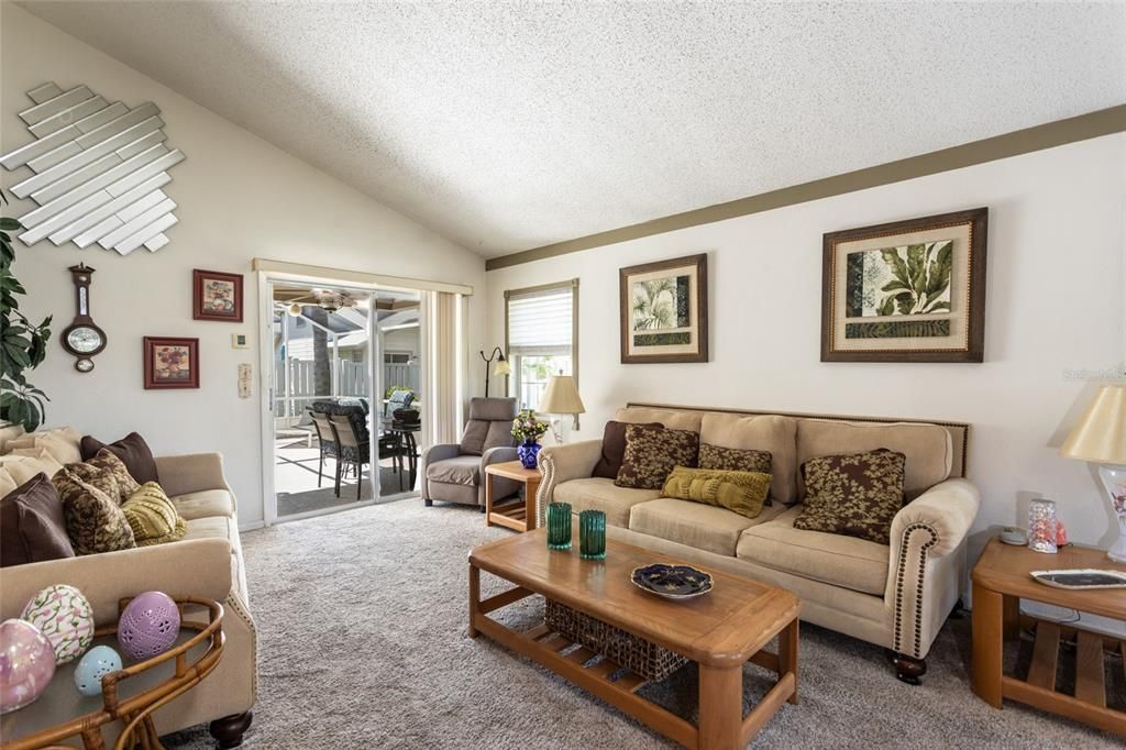 For Sale: $421,500 (2 beds, 2 baths, 1006 Square Feet)