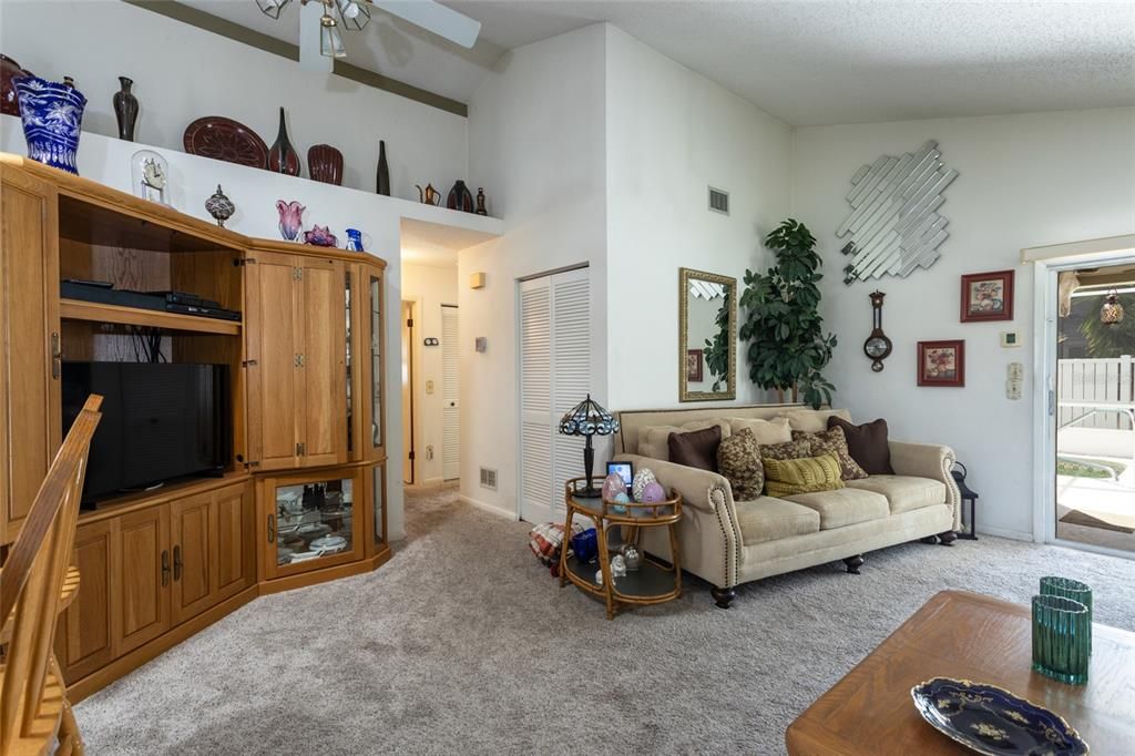 For Sale: $421,500 (2 beds, 2 baths, 1006 Square Feet)