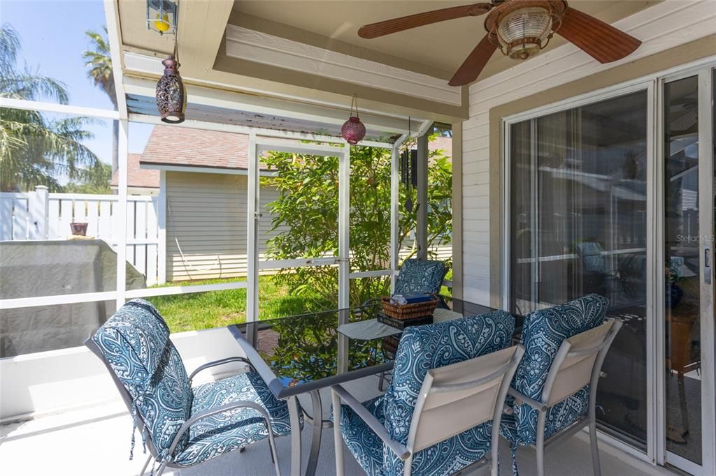 For Sale: $421,500 (2 beds, 2 baths, 1006 Square Feet)