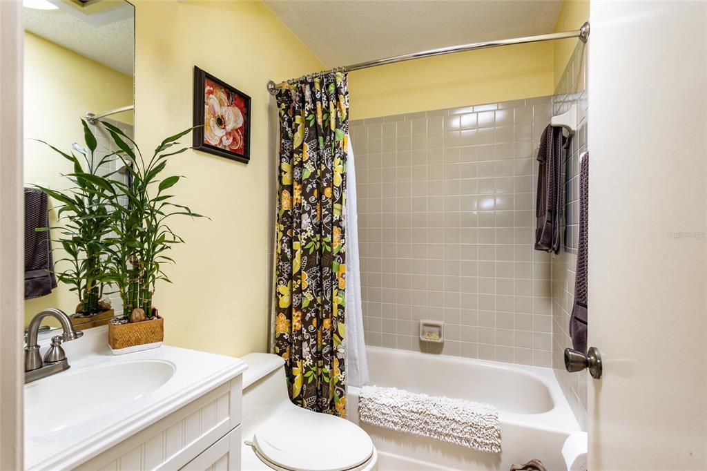 For Sale: $421,500 (2 beds, 2 baths, 1006 Square Feet)