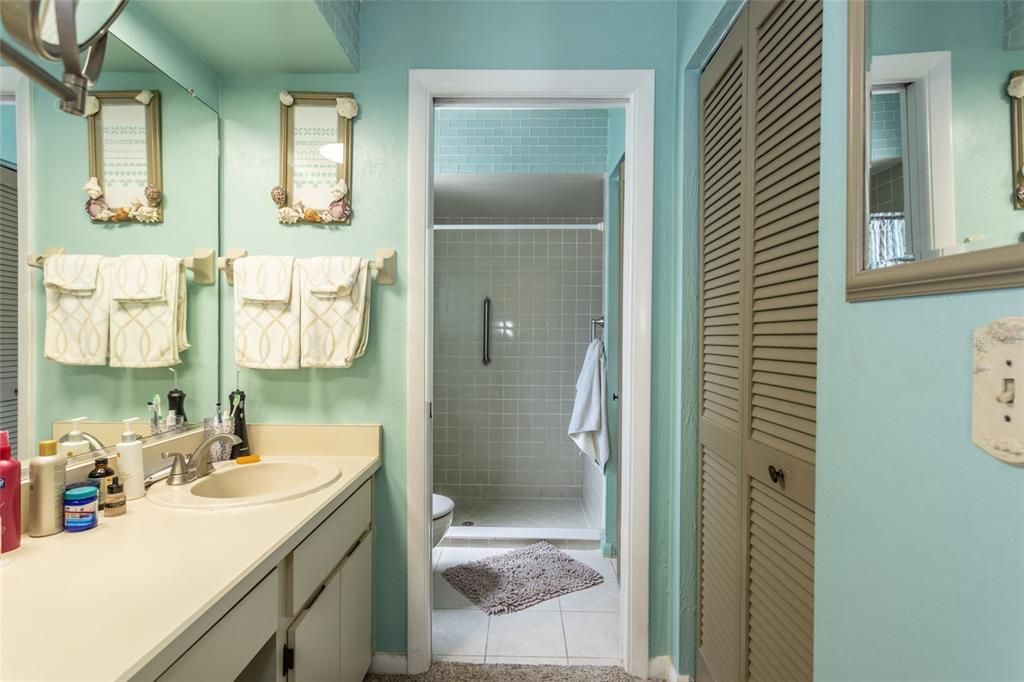 For Sale: $421,500 (2 beds, 2 baths, 1006 Square Feet)