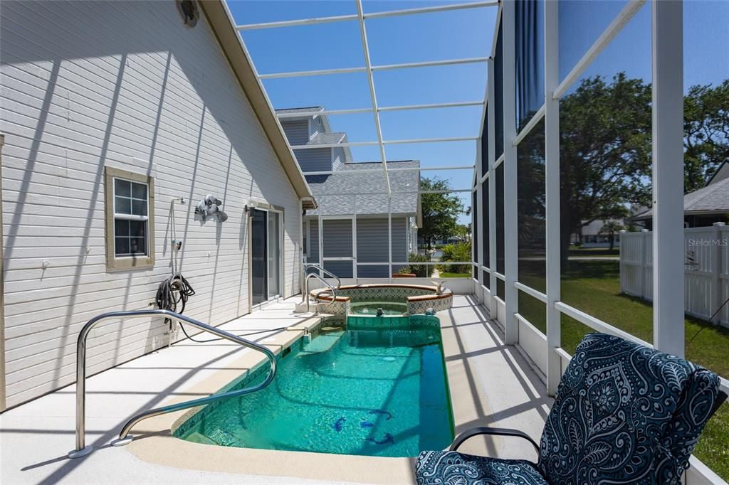 For Sale: $421,500 (2 beds, 2 baths, 1006 Square Feet)