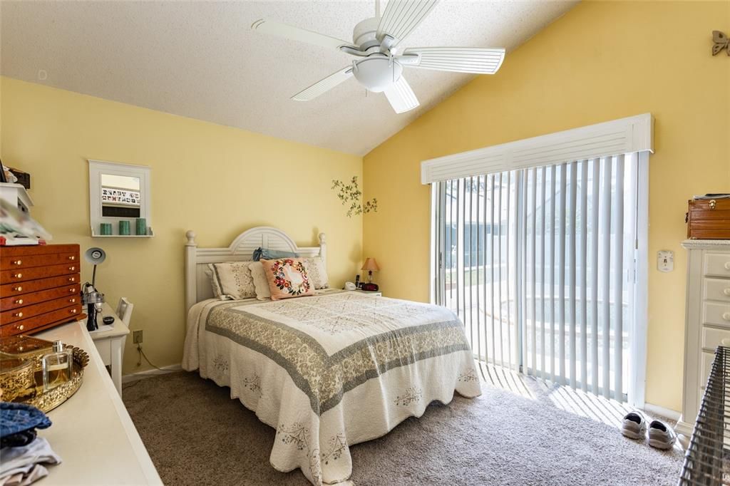 For Sale: $421,500 (2 beds, 2 baths, 1006 Square Feet)