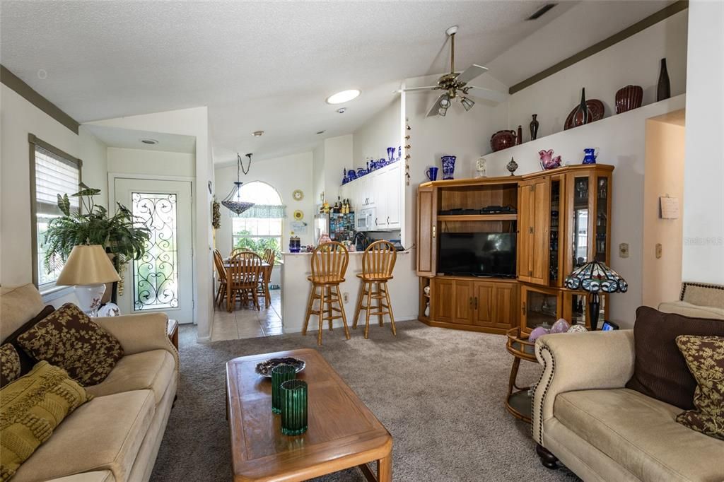 For Sale: $421,500 (2 beds, 2 baths, 1006 Square Feet)