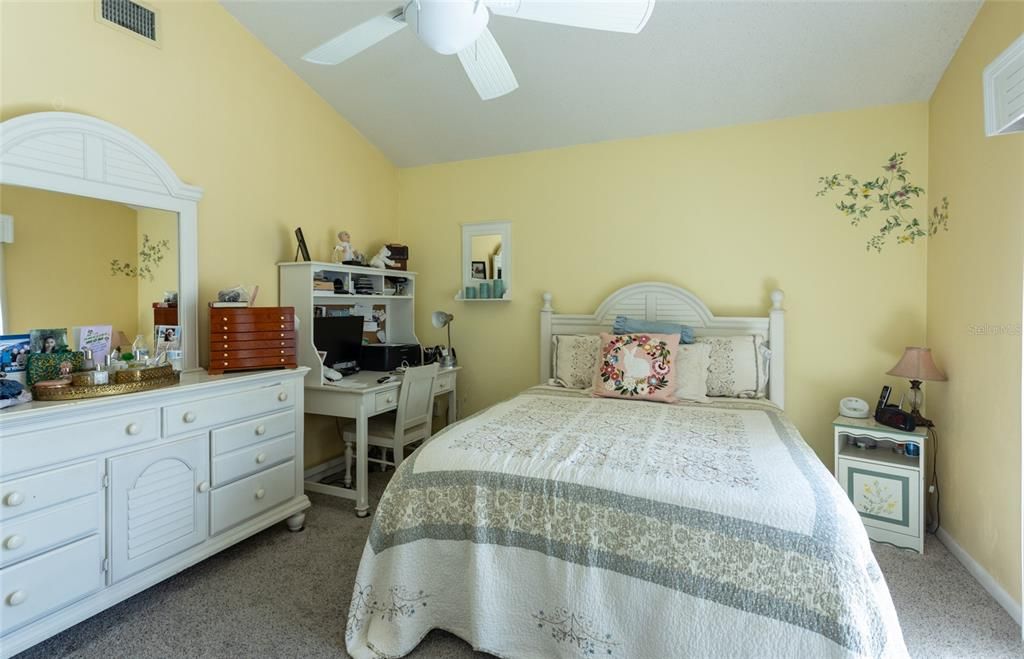 For Sale: $421,500 (2 beds, 2 baths, 1006 Square Feet)