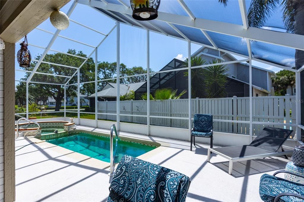 For Sale: $421,500 (2 beds, 2 baths, 1006 Square Feet)