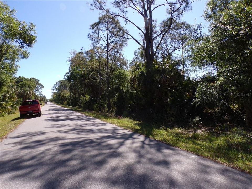 На продажу: $28,000 (0.28 acres)