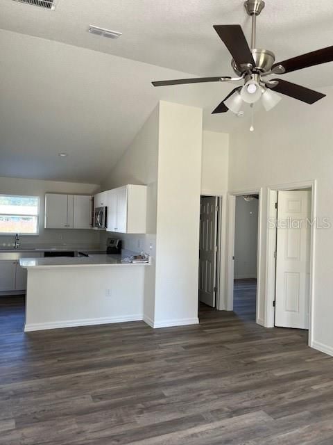 合同活跃: $216,900 (3 贝兹, 2 浴室, 1125 平方英尺)