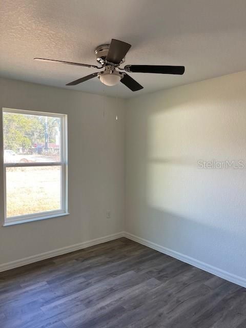 合同活跃: $216,900 (3 贝兹, 2 浴室, 1125 平方英尺)