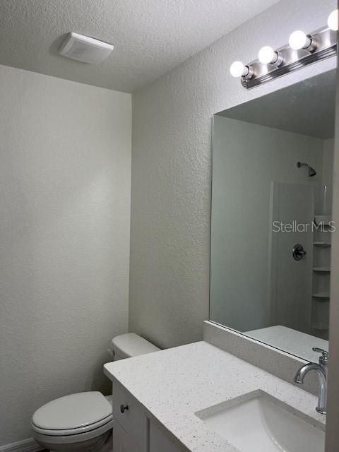 合同活跃: $216,900 (3 贝兹, 2 浴室, 1125 平方英尺)