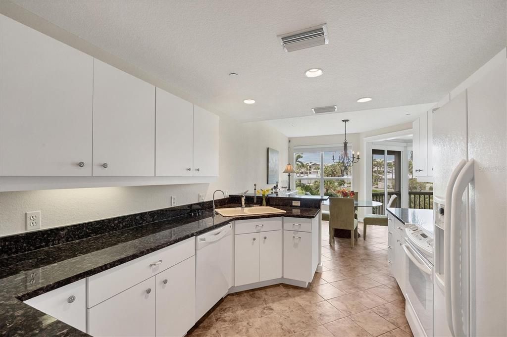 待售: $2,325,000 (3 贝兹, 3 浴室, 2034 平方英尺)