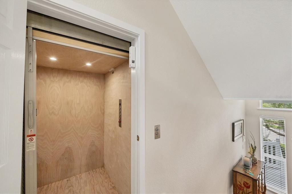 待售: $2,325,000 (3 贝兹, 3 浴室, 2034 平方英尺)